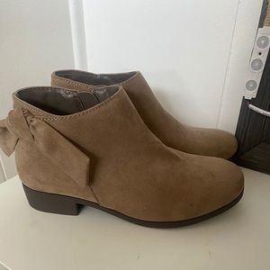 Boots for girls NINE WEST size 2 new